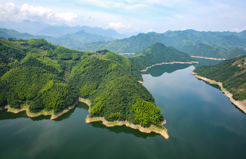 青山绿水  吕劲松  治淮档案馆.jpg