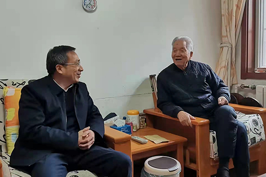 委党组成员 沂沭泗局局长刘玉年副主任看望沂沭泗局原局长黄健.jpg