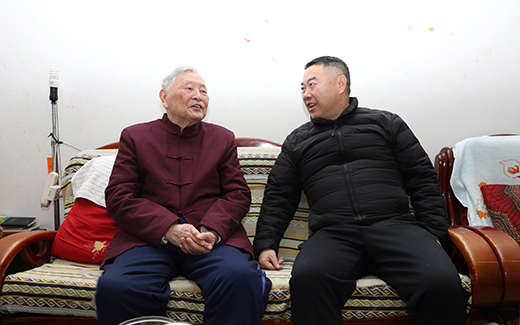 杨卫忠看望慰问离休干部杜培琮.jpg